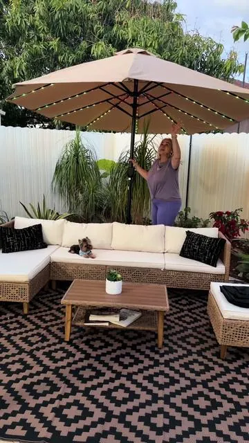 Enamorada de mi nueva sombrilla de patio es extragrande y está llena de luces de colores #yaheetech#patioumbrella#sombrilladepatio#tiktokshopspringglowup#tiktokshopmothersday 