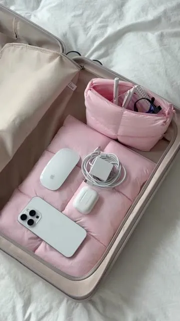 #comfyable #packing #techtok #travelpouch #macbook