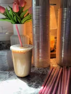 The cutest to go cups I’ve ever seen🥹🩷 The heart shaped straws are we kidding!!! #togocup #plasticcups 