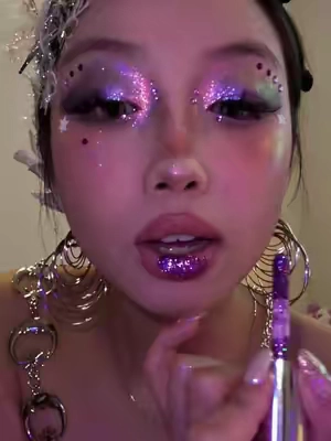 Shiny like a purple dream✨🟣🪽#glitter #lipgloss #trending #glitterlipgloss #y2k 