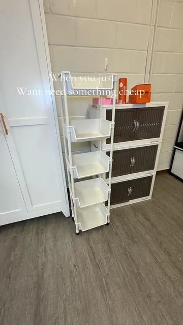 Vertical storage is the small space storage solution #smallspaceliving #storagesolutions #verticalstorage #bathroomorganization 