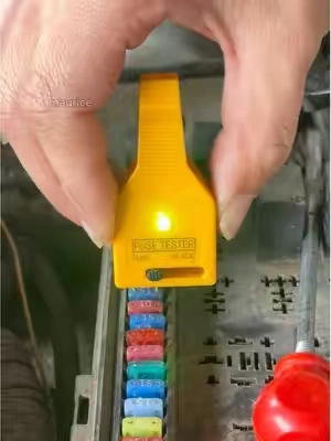 Excelente extractor de fusibles para automóviles. #tiktokshopspringglowup #Tester#tool #diy #AutomotiveAccessories