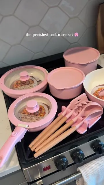 for the pink girlies 🌸 #potsandpans #cookware #kitchenfinds #pinkaesthetic #tiktokshop 