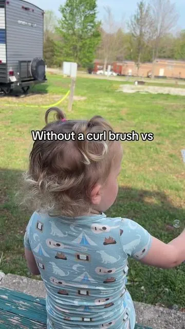 It definitely helps define the curls even after being in her car seat! #toddler #curlyhairroutine #toddlerhairstyles #curlygirl 