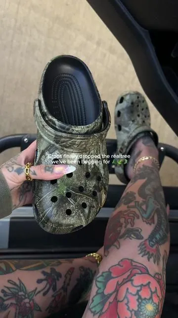 If you’re a half size go up 💚 @Crocs #crocs #realtree #camo #comfyshoes #summershoes 