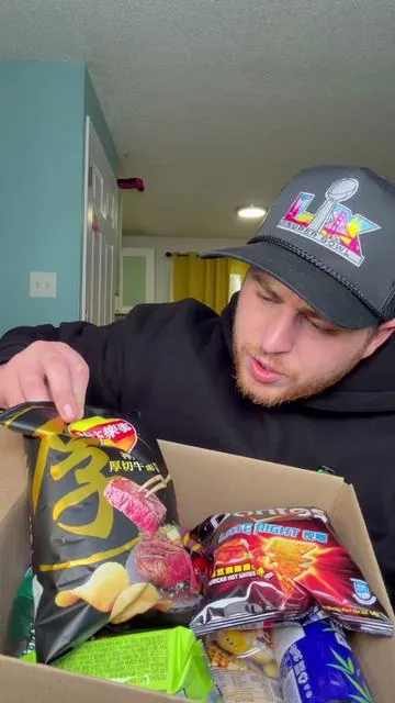 This Bussin Snacks 30 for 30 box is freakin BUSSIN #bussinsnacks #30for30 #asiansnacks #blindbox #tiktokshopaprilrestock 
