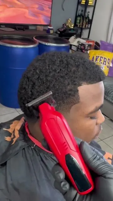 This shave was done directly after the unboxing an line up to show that it’s even good at shaving as well #haircut #barber #fyp #barbershop #explorepage✨ @Supreme Trimmer 