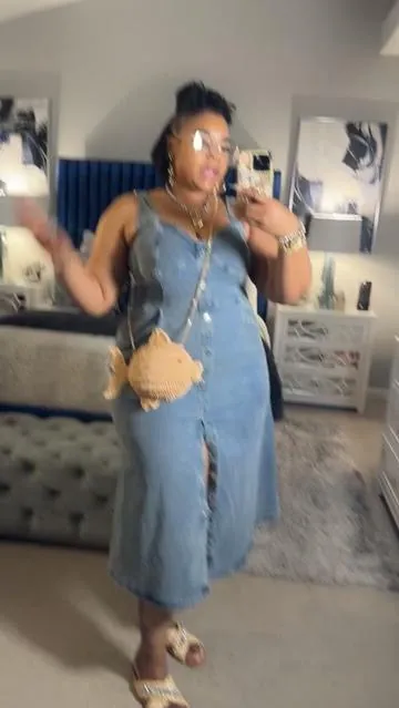 Curves + denim = always a yes✨ Feel confident & cute all day💙 #summerstyle #summerlooks #tiktokfashionfinds #outfitideasforyou #denimdress 