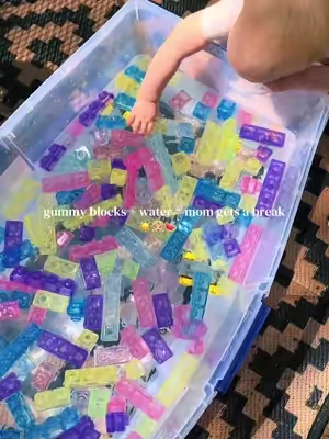 These might just be the best kids thing I’ve gotten on the Tik Tok Shop☀️🤩👧🏼 So much fun!! Even better in the bath or a bin of water💦 @JoySpot Official #gummyblocks #momhack #screenfreeactivities #summeractivites #jellyblocks 