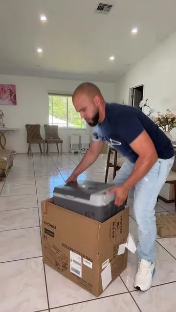 🔥 Aquí tienes la DESCRIPCIÓN SEO AGRESIVA para TikTok Shop lista para vender fuerte 💰👇 ⸻ 🚨 BEBIDAS FRÍAS EN CUALQUIER LUGAR ❄️🔥 Este refrigerador portátil EUHOMY 12V es la solución perfecta para viajes, carro, camping o uso diario 😮‍🔥 ❄️ Enfría rápido con tecnología de compresor 🚗 Funciona en carro (12V) o casa (AC) 📲 Control inteligente desde el celular (APP) 🧊 Puede enfriar y congelar alimentos 💼 Compacto, portátil y súper práctico 🔥 Ideal para road trips, trabajo, pesca o emergencias 💎 Ahorra dinero y olvídate del hielo ⚡ Silencioso, eficiente y de bajo consumo 🚀 Llévalo a donde quieras y mantén TODO frío 👉 Si te gusta viajar o estar preparado… esto es un MUST #cooler #portablefridge #camping #roadtrip #carsetup           