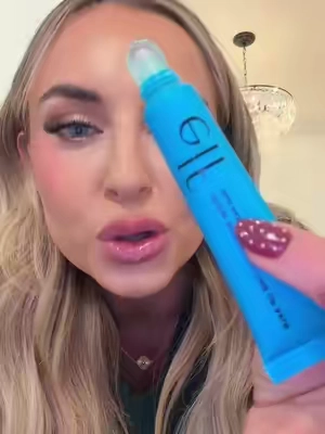 The way this hogged up my Coachella feed more than anything else lol @e.l.f. Cosmetics #elfcosmetics #bluerazzslushy #slushy #lipbalm #lipgloss 