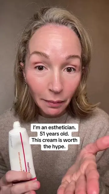 Im obsessed with this Korean Pharmacy Medeca Time Reverse Cream by @Centellian24 It’s one of my favorite creams to gift to mature skin friends. It’s never disappoints! #koreanpharmacy #koreanskincare #skincareroutine #moisturizercream #creatorsearchinsights 
