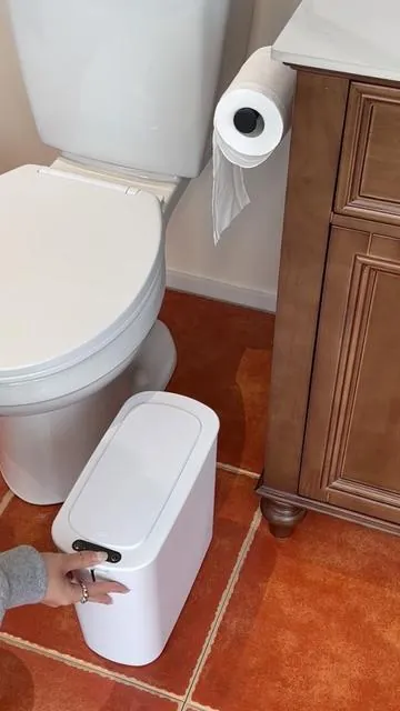 Si tienes un baño pequeño, necesitas este basurero automático con sensor… ¡y ahora está en descuento!#bathroom #motionsensortrashcan #trashcan #fpy #homeessentials 