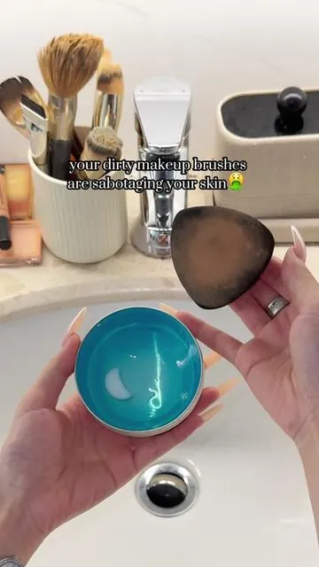 Who else can’t throw away dirty makeup brushes? This balm is so life changing 🤌 #MakeupBrushCleaning #BudgetBeauty #MakeupHacks #beautyessentials 