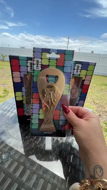 Este diseño en cristal se ve mucho más elegante y diferente, perfecto para los amantes del fútbol que quieren algo especial en casa  Ideal para regalos o para disfrutar tus juegos con estilo  #SoccerFans #HomeFinds #TikTokShopFinds Si te gusta el fútbol… esto tienes que tenerlo 