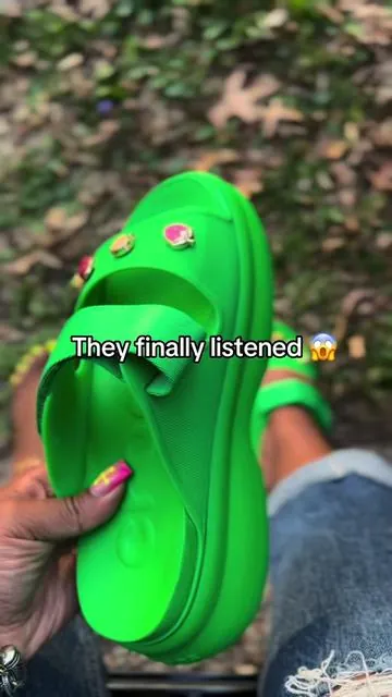 @Crocs  just dropped this new color way and I am obsessed 😍😍 #crocs #crocssandals #crocsnewarrivals #crocsgang 