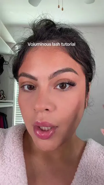 #maxcomfi #voluminouslashes #lashtutorial #brandday 