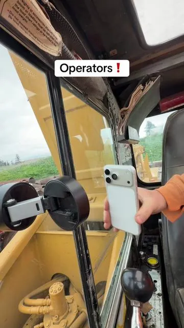 No more phones falling down the cracks. #bluecollar #worklife #operator #craneoperator #phonemount 