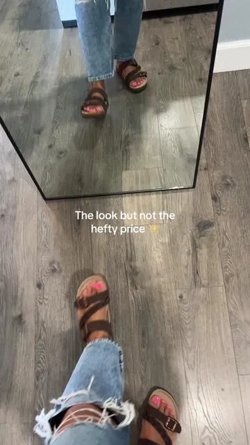 #sandals #footbedsandals #tiktokshopcreatorpicks #summersandals 