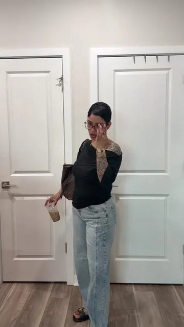 Today’s office fit 👩🏻‍💻🖤  #officeootd #casualoutfits #prettygirl #pixiecut 