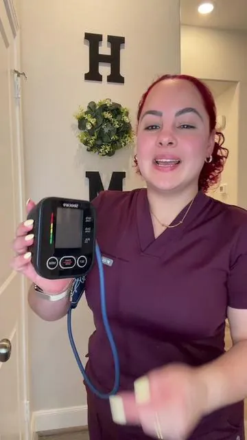 Este aparato para chequear la presión arterial es súper fácil de usar en casa #sinocare #bloodpressurecheck #presionarterial 