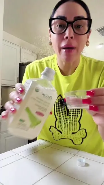 Jugo de Aloe Vera Orgánico USDA de AloeCure, Sabor Uva — Elaborado en un plazo de 12 horas tras la cosecha — Jugo de aloe puro para un apoyo digestivo e inmunológico natural; favorece naturalmente el equilibrio de la acidez estomacal — Botellas de 500 ml.#tiktokshop #tiktokshopcreatorpicks #mothersday #aloevera #saluddigestiva 