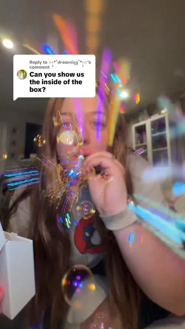 Replying to @✩•̩̩͙*˚ժɾҽαოíղց˚*•̩̩͙✩ Here’s what the inside of the carton looks like! #bubbles #bubblegirl #gaggift #prankvideo #bubblemachine 