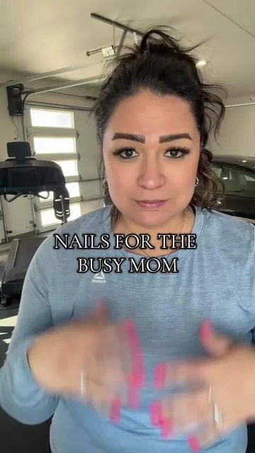 Us mamas are too busy to worry about nails!! @Curvlife is the only brand that actually stays on and they cost less than $10!! #pressonnails #presson #nail #momlife #momsoftiktok 