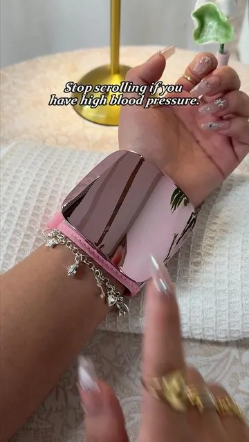 It's really useful. It can measure blood pressure in one minute. 💖
 #bloodpressuremonitor #healthy #ticktokmademebuyit #dealsforyoudays #fyp 