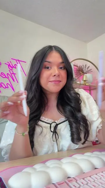 if your iPad needs a pencil on a budget I got you covered 💕✨🌸🧚 ESR’s Geo Digital Pencil does so much and even comes in fun colors!!!  @ESR US #esr #esrpencil #ipad #esrtevh #ipadgirlie 