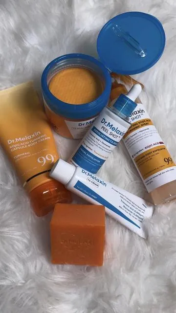 this new skincare set is perfect for fading dark spots + hyperpigmentation if you have sensitive skin🧡💙#drmelaxin #darkspottreatment #sensitiveskincare #tranexamicacid #kojicacid 