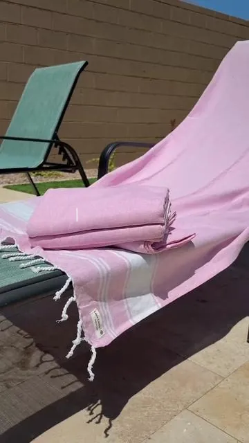 Love that these come with a little mesh bag to store them in! 👙 @Lane Linen #beachtowels #pooltowel 