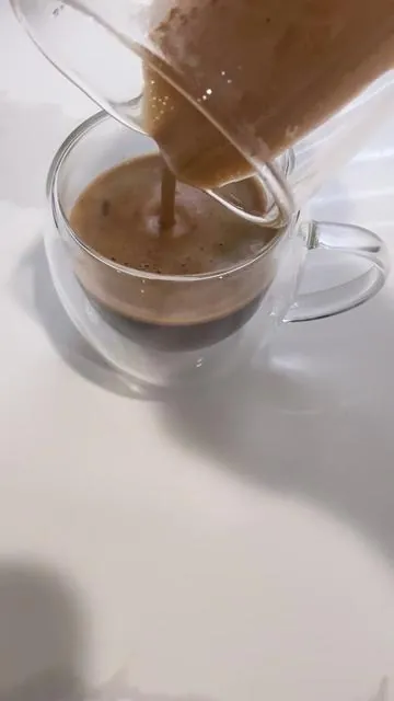 Esta cafetera es el regalo perfecto. Ahora tiene un 75% de descuento para hacerla tuya #coffee #ecozy #creatorsearchinsights #cafeencasa #cafetera 