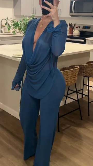 Okay but THIS set?? 😩🔥 The fit, the drape, the way it snatches the waist… I’m obsessed. Super soft, super stretchy & sooo flattering 💙✨