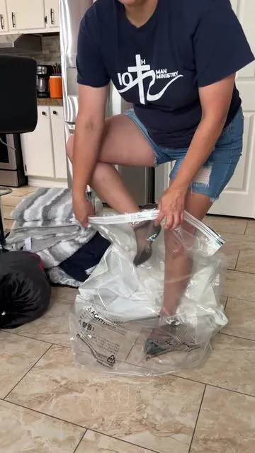 Vacuum Storage Bags - Bolsas  grandes que se sellan al vacío perfectas para guardar ropa de cama  #vacuumbags #storagebags #tiktokshopcreatorpicks #homefinds 