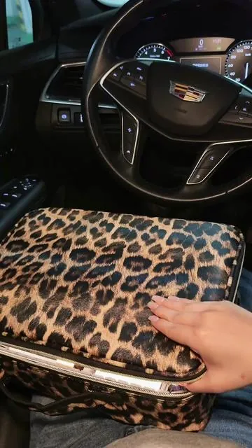 amazing 🤩 #makeupbag #travelmakeupbag #whatsinmybag #bag #travelessential 