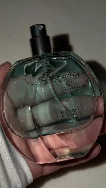 this scent smells so clean to me 🫧✨ #perfumetiktok #fragrance 