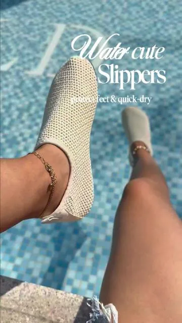 Actually really good.🌊#watershoes #watersocks #aquashoes #swimming #watelves 