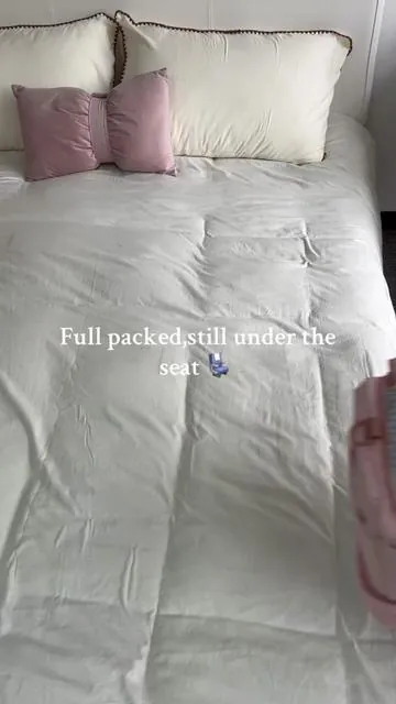 This bag gets it!!!🫶🏻#traveltiktok #travelbag #carryonbag #giftguide #tiktokmademebuyit 