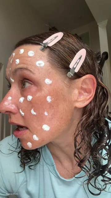 It’s easy to apply sunscreen everyday when it feels this good on your skin.  #sunscreen #dailysunscreen #nowhitecastsunscreen #kbeauty #facesunscreen  @SUNGBOON EDITOR   Sunscreen 