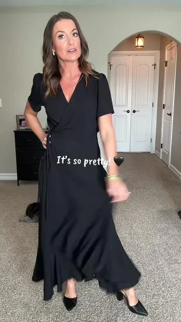 This little maxi dress is just so pretty and classy! 🖤 #tiktokshopcreatorpicks #maxidress #classydress #wrapdress #summerdresses @PrettyGarden 