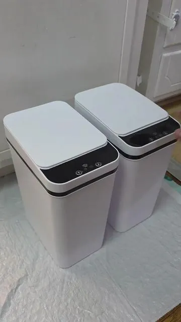 Dos botes de basura con sensor de movimiento #smarttrashcan #trashcan #basureros #motionsensor #automatictrashcan 