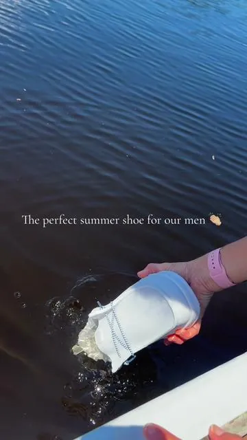 I am mind blown. The hey2o is IT for summer 🤩 🌞 #summer #hey2o #heydudes #mensheydudes #foryoupage 