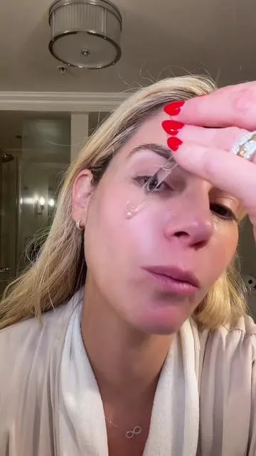 Two serums. Zero needles. Real results. Skin that looks like you did something… without actually doing anything. @DRMTLGY #glassskincare #botoxinabottle #serum #antiaging #tiktokshopcreatorpicks 