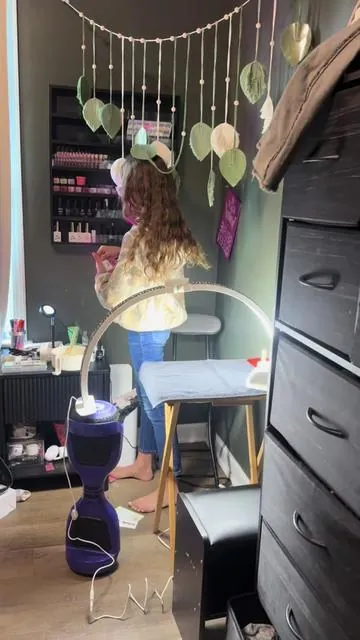 I will always encourage her to chase her dreams and if she wants to grow up and be a “famous nail tech” like she says.. 😅 Mama will support her 💗 #nailtech #nailinspiration #nailsalon #viral #nailtok