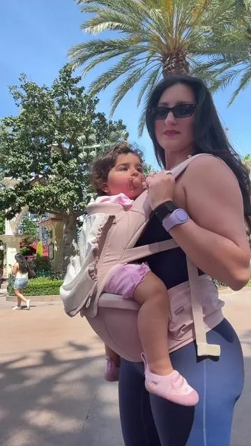 @Bebamour-US one of my favorite mom finds 🤍 breathable, supportive, and makes carrying baby so much easier. Such a must-have for busy moms.  #momfinds  #mommusthaves #babytiktok #babycarrier 
