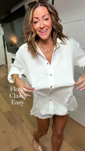 Effortlessly chic 🤌🏼 I’m 5’2” 127 in a small #2pieceset #classyoutfit #matchingset #summeroutfits #shortset @Fisoew Clothing Co. 