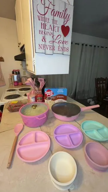 Serve dinner for my mf kiddos chicken Mexican mole. Chocolate chicken #mom #fyp #trending #viral #dinner 
