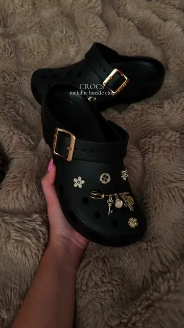 crocs metallic buckle clog 😍✨ #crocs #clogs #crocsclogs  #crocsnewarrivals #tiktokshopstockup  