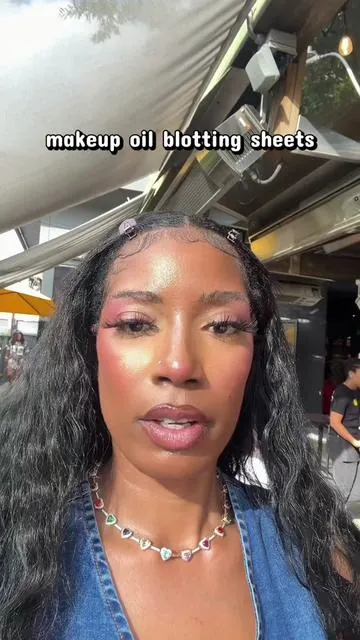 tiktok got it right again 🤏🏽 #makeuptutorial #makeuproutines #oilyskinmakeup #blottingsheets #tiktokmademedoit 